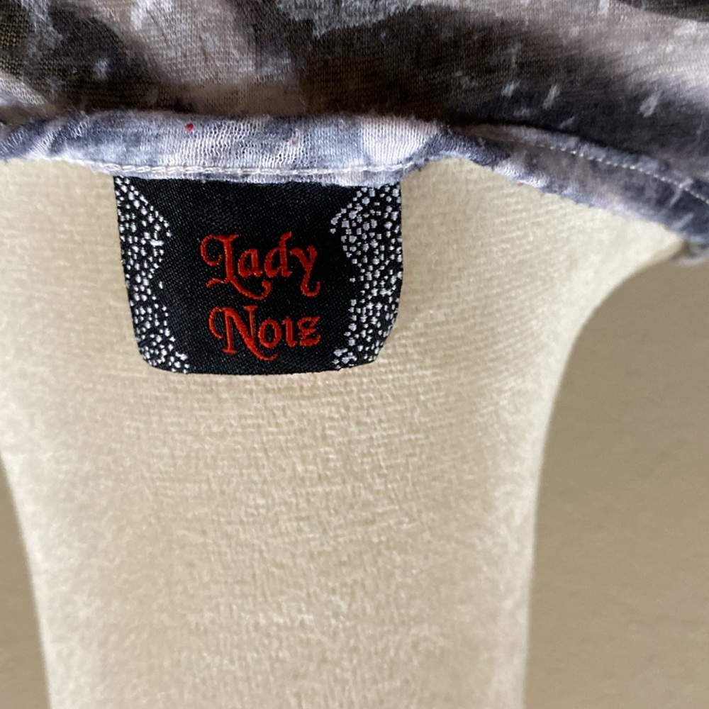 Light weight mid arm length sleeves and scarfed bottom. Made by Lady Noiz. - Picture 5 of 5